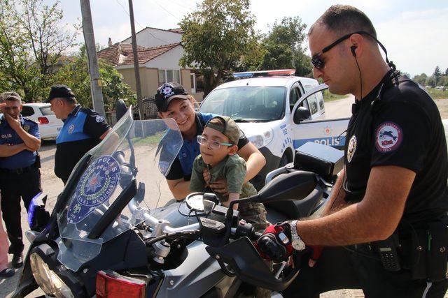 Polis, Emirkan'ın hayalini gerçekleştirdi