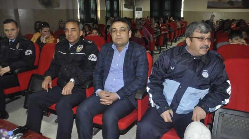 Kahta İl&ccedil;esinde &Ouml;ğrencilere Trafik Eğitimi Verildi