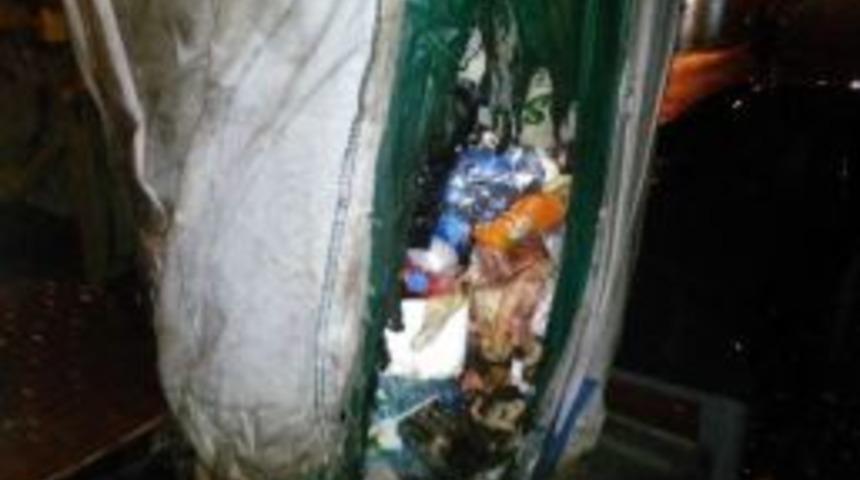 İzmit Belediyesi Ekipleri &Ccedil;&ouml;p Konteynerlerine Yanıcı Madde Atılmamasını İstedi