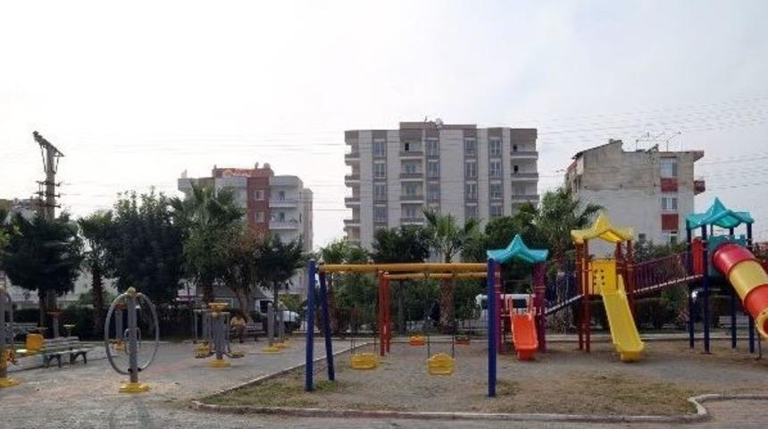 Erdemli&rsquo;de Parklar Oyun Grupları Ve Spor Aletleriyle Donatılıyor