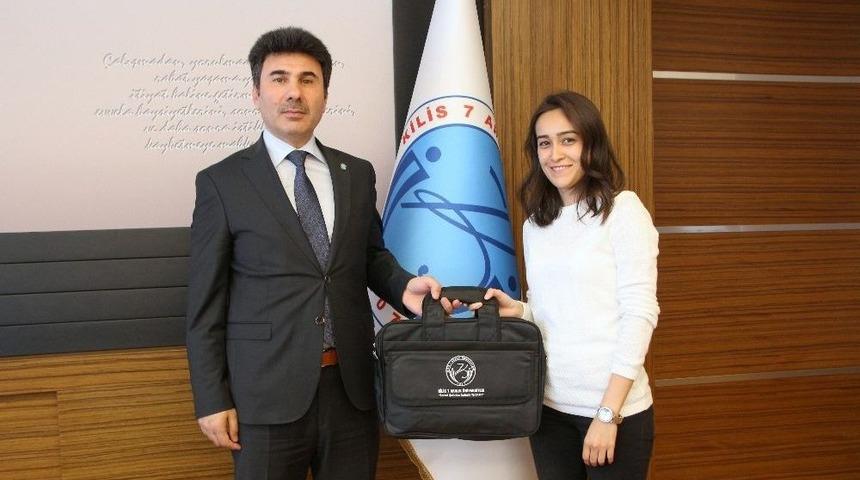 Satran&ccedil; Turnuvasında Dereceye Giren &Ouml;ğrencilere &Ouml;d&uuml;lleri Verildi