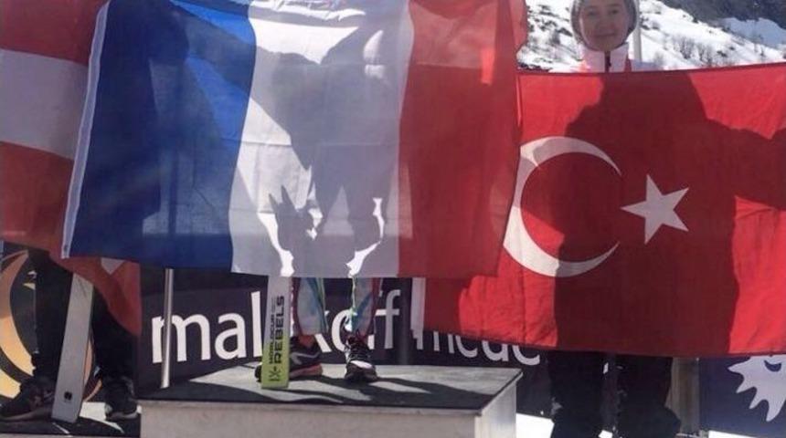 Ayşe Kader Yavuz, Kayakta D&uuml;nya &Uuml;&ccedil;&uuml;nc&uuml;s&uuml; Oldu