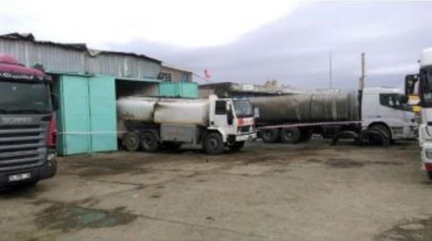 B&uuml;y&uuml;k&ccedil;ekmece&rsquo;de Akaryakıt Tankerinde Patlama: 1 &Ouml;l&uuml;