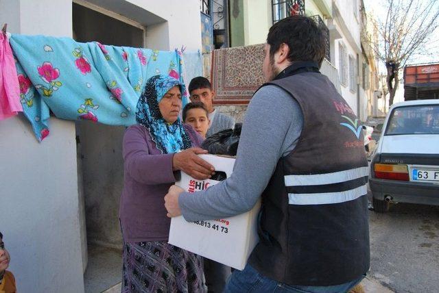 Suriyelilere İyider’in Hazırladığı Yardım Kolileri Dağıtıldı