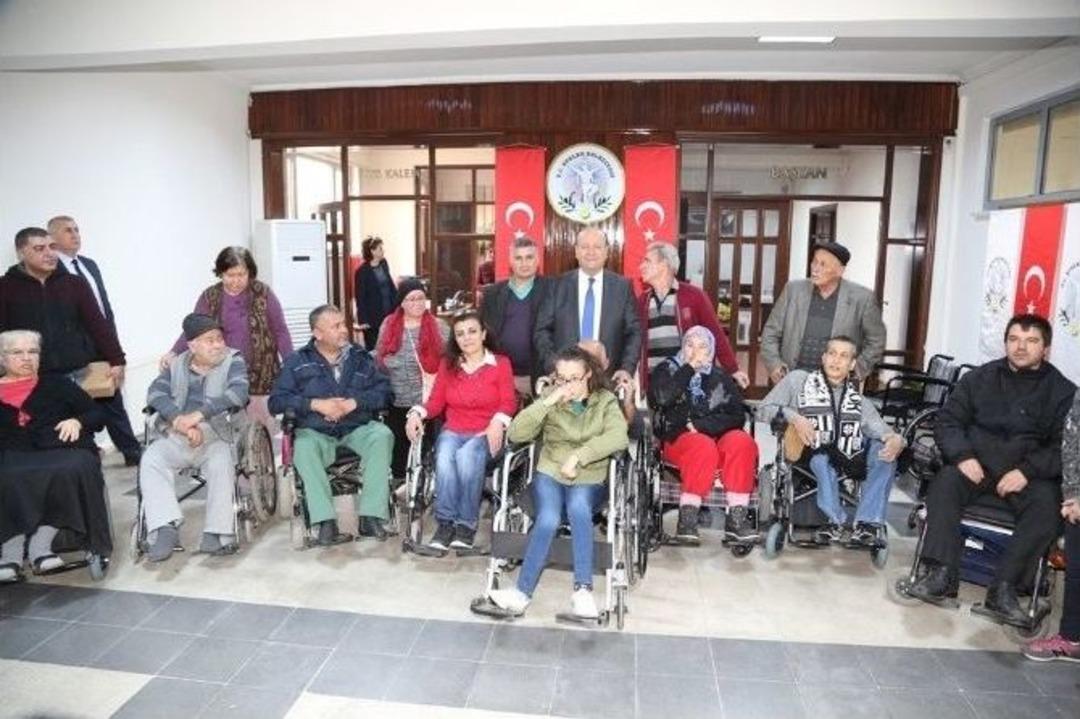 Başkan &Ouml;zakcan, Engellilerin Y&uuml;z&uuml;n&uuml; G&uuml;ld&uuml;rd&uuml;