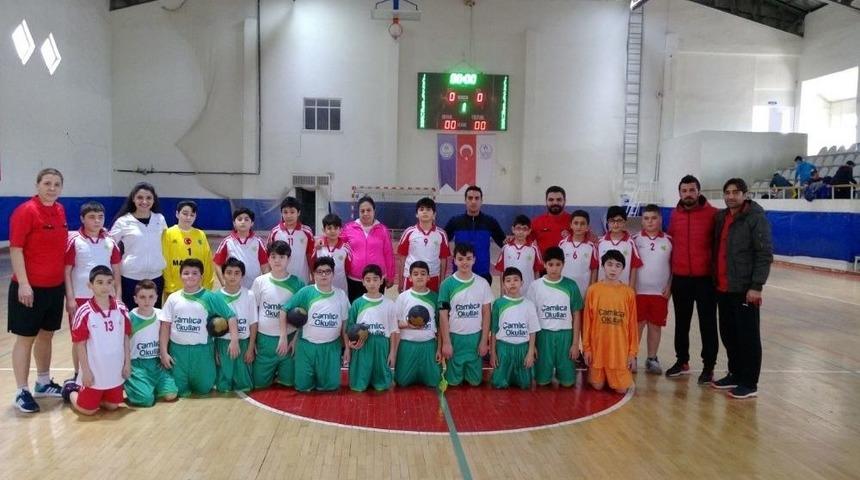 &Ccedil;amlıca Okulları Hentbol Da İl &Uuml;&ccedil;&uuml;nc&uuml;s&uuml; Oldu