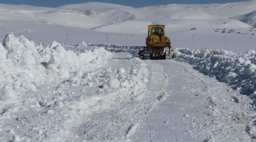 Ağrı &Ouml;zel İdaresi 17 Bin Kilometre Yolu Ulaşıma A&ccedil;tı