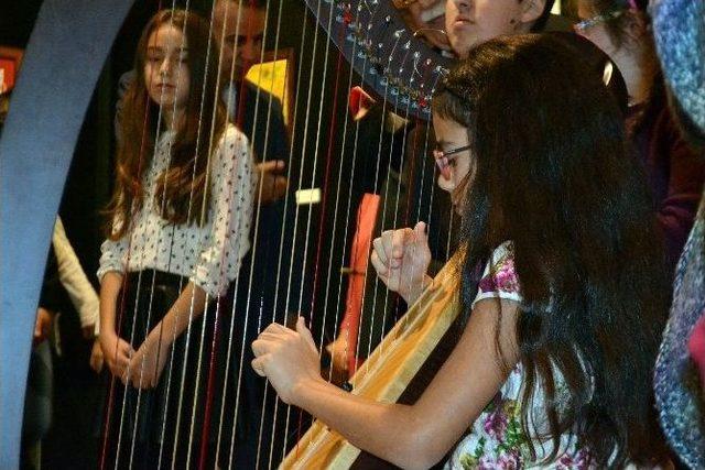 &ldquo;sanata Engel Yok Sergisi&rdquo;nin A&ccedil;ılışını Bakan Nabi Avcı Ger&ccedil;ekleştirdi 3