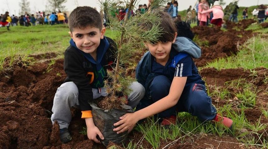 Diyarbakır&rsquo;da Fidan Ekim Sezonu Minik &Ccedil;ocuklarla A&ccedil;ıldı