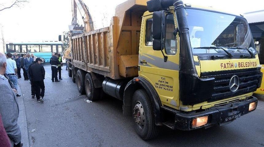 &Ouml;zbek Kadın Hafriyat Kamyonunun Altında Kaldı