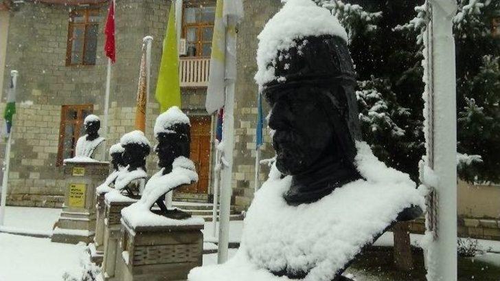 Erzincan’a Mevsimin İlk Karı Düştü G4