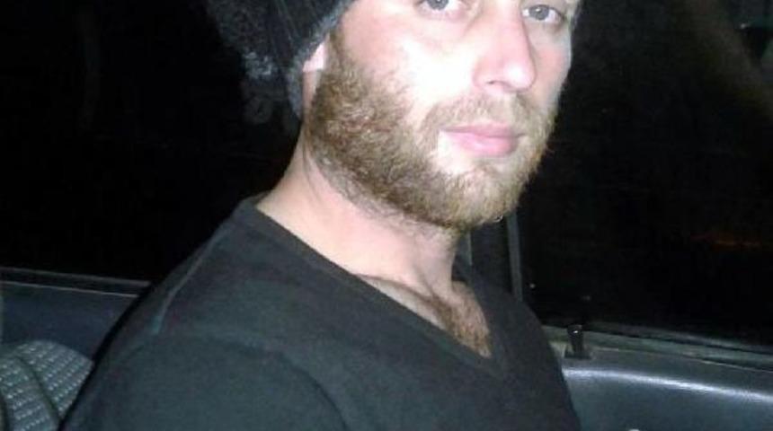 Eşi Boşanma Davası A&ccedil;ınca Bunalıma Girip Intihar Etti