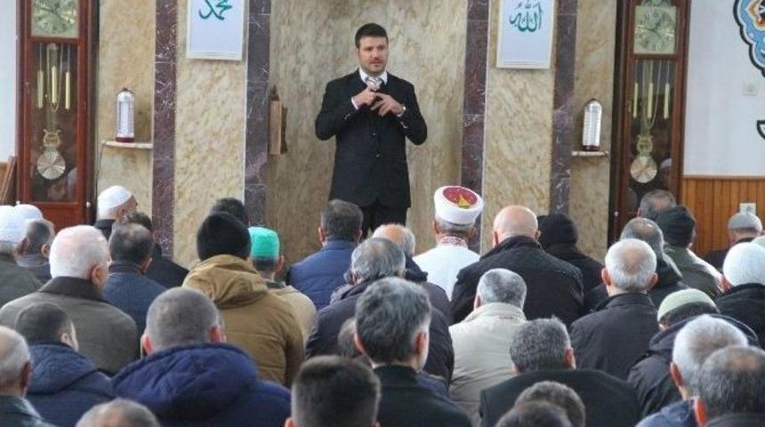 Cuma Hutbesi İşitme Engellilere İşaret Diliyle Aktarıldı