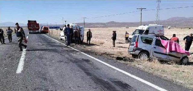 Kayseri’De Trafik Kazası: 2 Ölü, 3 Yaralı