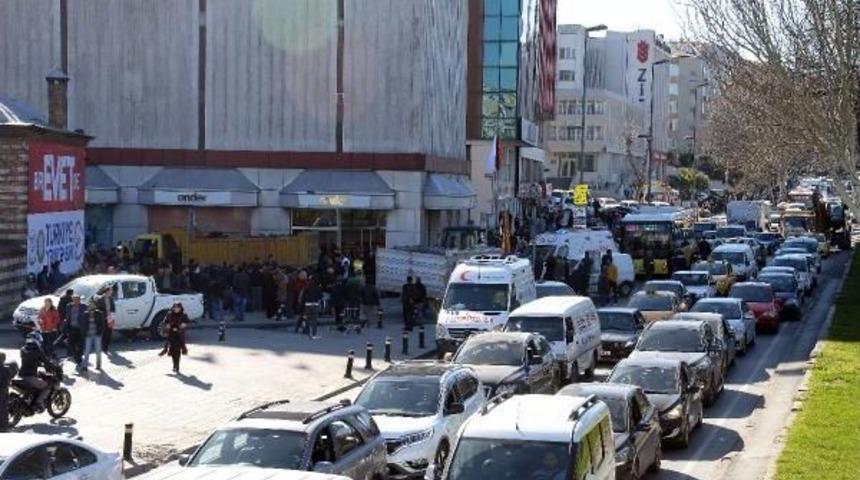 Fatih'te Hafriyat Kamyonu Bir Kadını Ezdi (2)