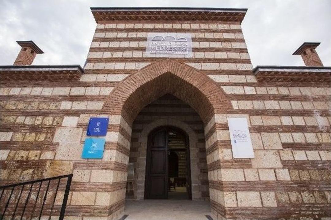 6 Asırlık Medrese K&uuml;llerinden Doğdu