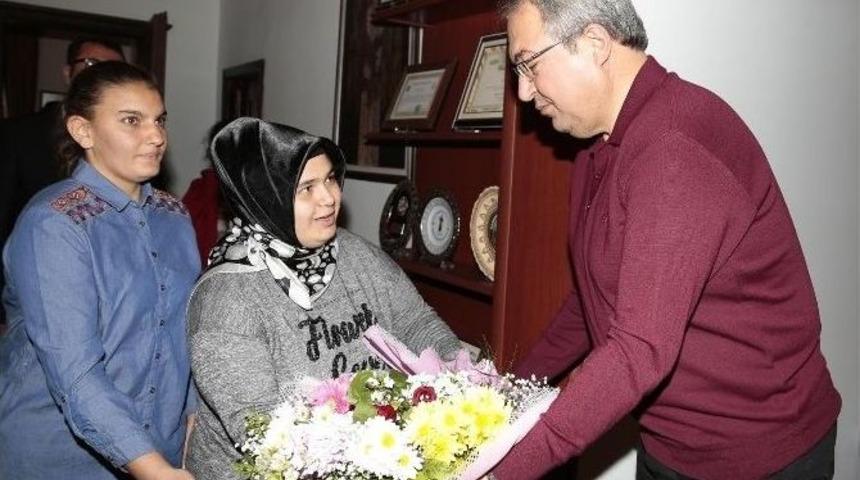 Nevşehir&rsquo;deki &Ouml;zel İnsanlar Belediye Başkanı &Uuml;nver&rsquo;i Ziyaret Etti