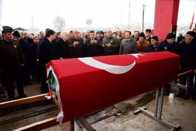 Yangına Giderken Trafik Kazasında Ölen Itfaiye Eri, Toprağa Verildi