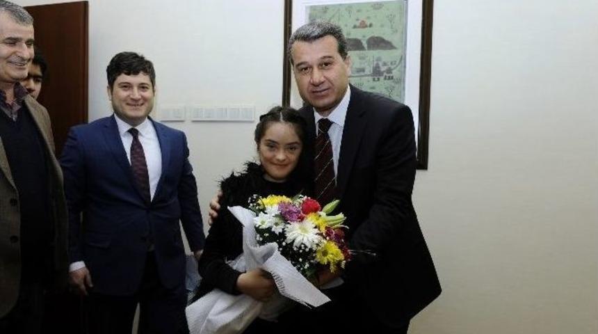 Zihinsel Engelli &Ouml;ğrenciler Vali &Ccedil;elik&rsquo;i Ziyaret Etti