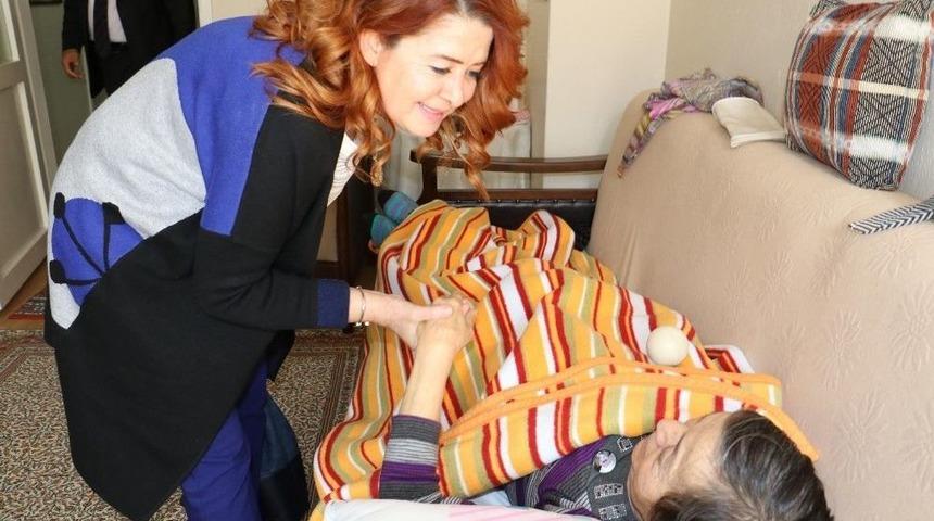Evde Bakım Hizmeti Y&uuml;zleri G&uuml;ld&uuml;r&uuml;yor