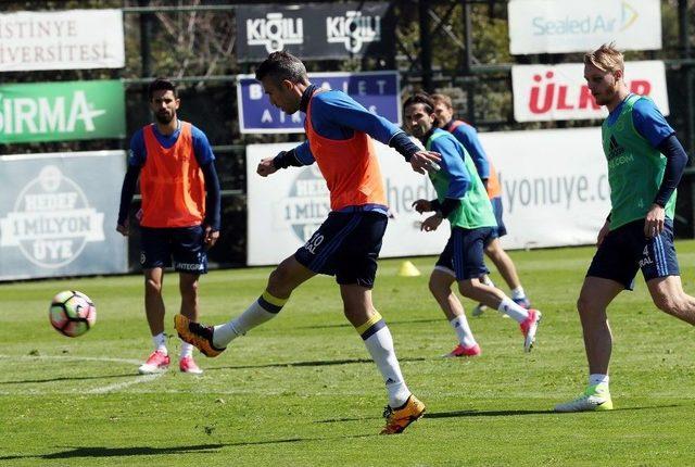 Fenerbahçe’de Karabükspor Maçı Hazırlıkları Sürüyor