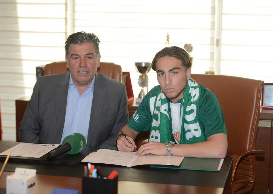Bursaspor Gen&ccedil; İsimle 4 Yıllık Anlaşma Sağladı