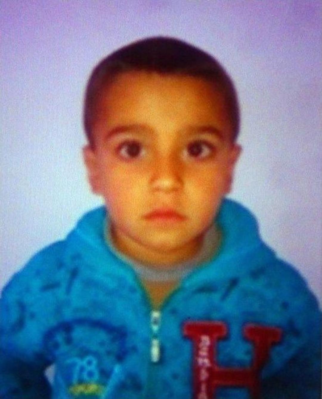 &Uuml;st Ge&ccedil;it İsteyen Mahalleli Yolu Kapattı