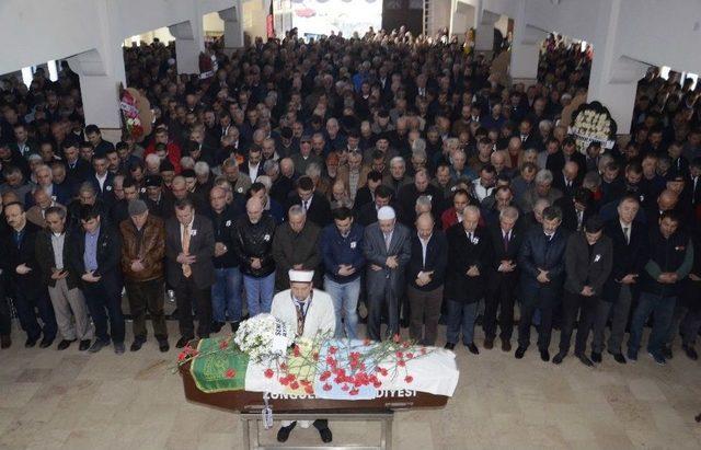 Eski Bakan, Makam Şoförünün Ardından Gözyaşı Döktü