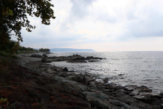 Karadeniz’in hırçın dalgaları yapay plajları yok ediyor