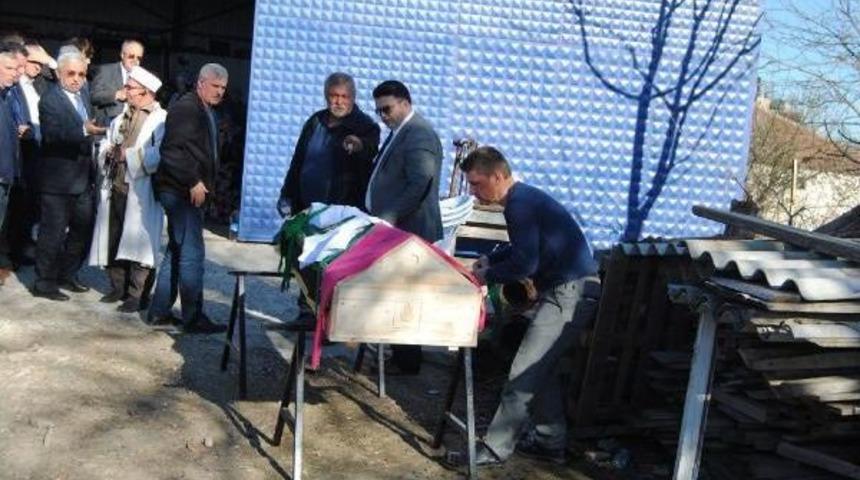 Liseli &Ouml;zlem, Vasiyeti &Uuml;zerine 'beyaz &Ouml;nl&uuml;k' Ile Uğurlandı