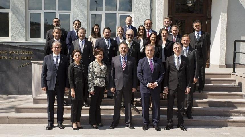 T&uuml;rk Eğitim Derneğinin Yeni Y&ouml;netimi Belirlendi