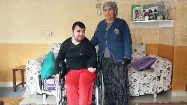 Büyükşehir’den Engellilere Tekerlekli Sandalye Ve Yatak Yardımı