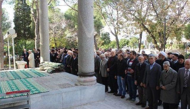 Halep’te Öldürülen Müslümanlar İçin Gıyabi Cenaze Namazı Kılındı