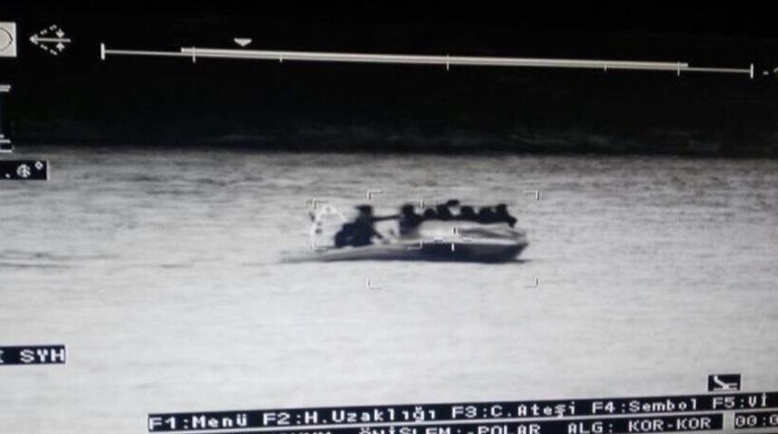 Kuşadası K&ouml;rfezi&rsquo;nde 53 Ka&ccedil;ak G&ouml;&ccedil;men Yakalandı