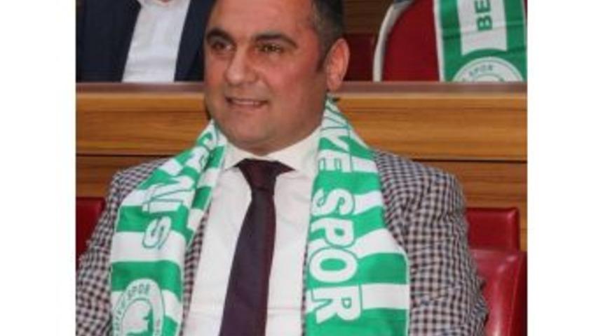 Kul&uuml;p Başkanı Bı&ccedil;aklı Kavgada Yaralandı