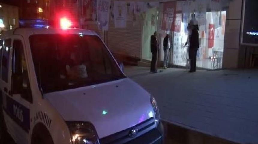 Esenyurt'ta Iki Grup Arasında &Ccedil;atışma: 3 Yaralı