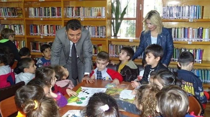 Kaymakam S&uuml;r&uuml;c&uuml; İl&ccedil;e K&uuml;t&uuml;phanesini Ziyaret Etti