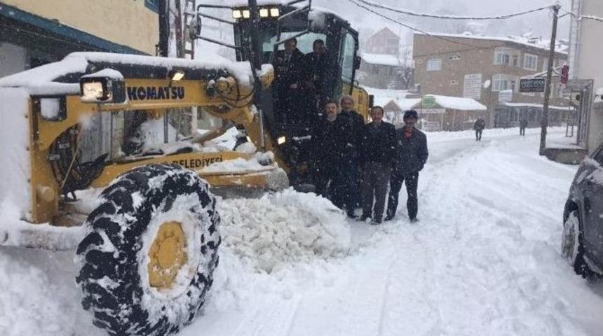 Ma&ccedil;ka Belediyesi Karla M&uuml;cadele &Ccedil;alışmaların Başladı