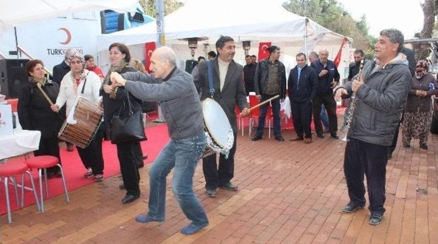 Kış Nedeniyle D&uuml;şen Kan Bağışına Davullu Klarnetli Destek