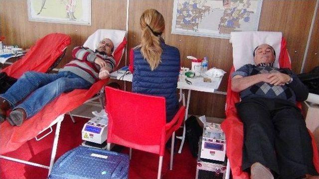 Kış Nedeniyle Düşen Kan Bağışına Davullu Klarnetli Destek