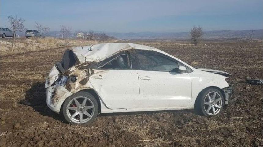 Manisa&rsquo;da Otomobil Tarlaya U&ccedil;tu: 1 Yaralı