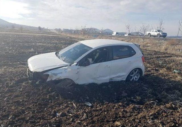 Manisa’da Otomobil Tarlaya Uçtu: 1 Yaralı