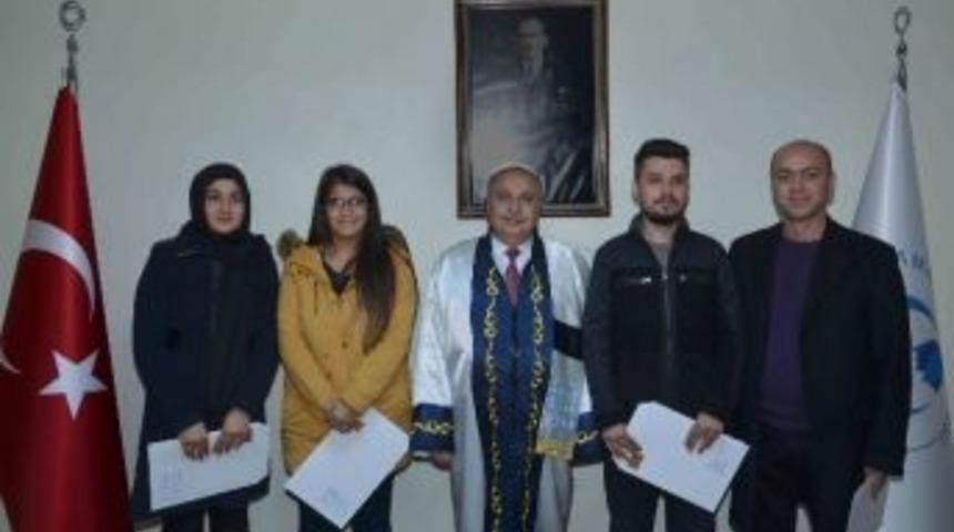 Fak&uuml;lteye Birinci Olarak Yerleşenlere Kutlama Belgesi