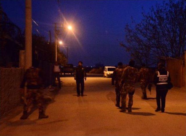 Adana'da Deaş Ve El Nusra Operasyonu: 11 Gözaltı