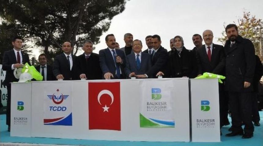 &Ccedil;elik: "insanlar &Ccedil;ok, İnsanlık Az"