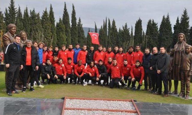 Somaspor Kulübü Şehit Madencileri Andı