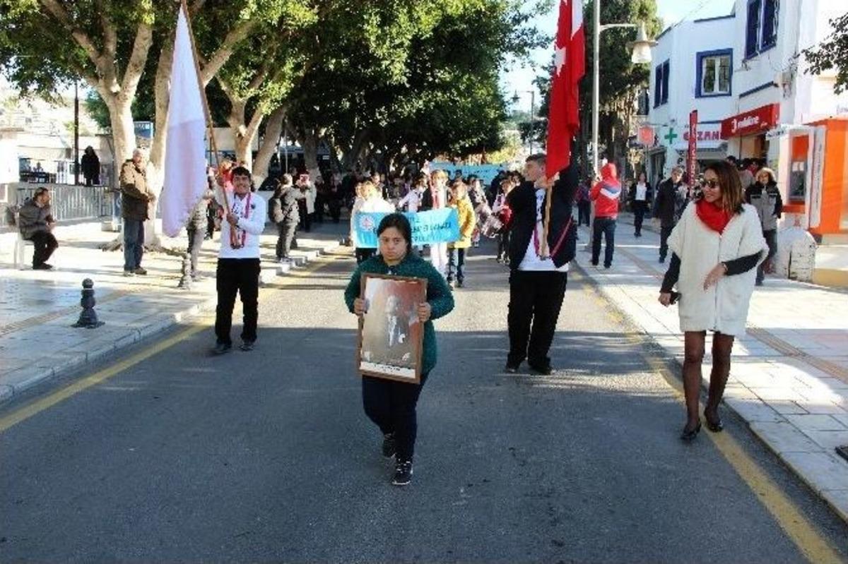 Engelliler Bando Eşliğinde Y&uuml;r&uuml;y&uuml;p, Maharetlerini Sergiledi
