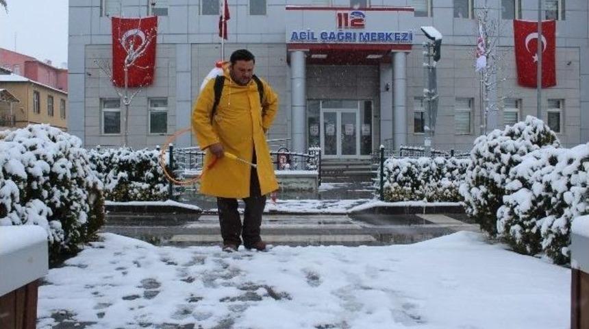 Niğde Belediyesi Kara Sol&uuml;syonlamayla M&uuml;dahale Ediyor