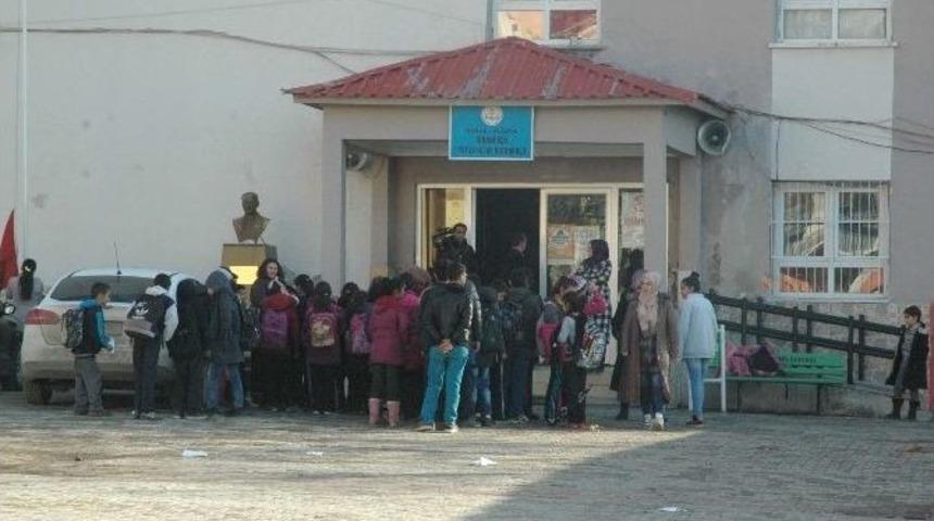 Derse, Yangında &Ouml;len Arkadaşlarının Yokluğunda Girdiler