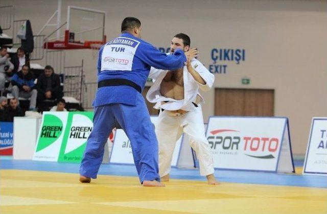Judoda Üç Altın İstanbul’a